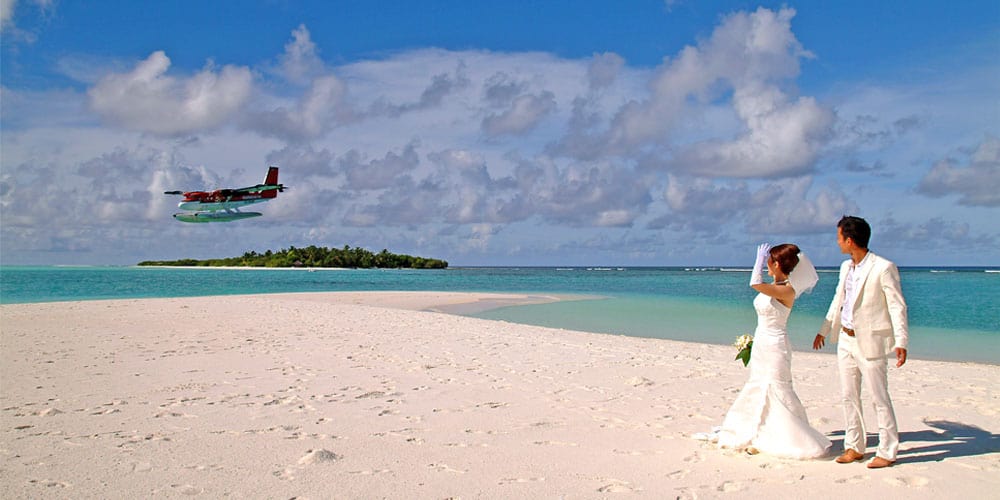 Maldives honeymoon couple