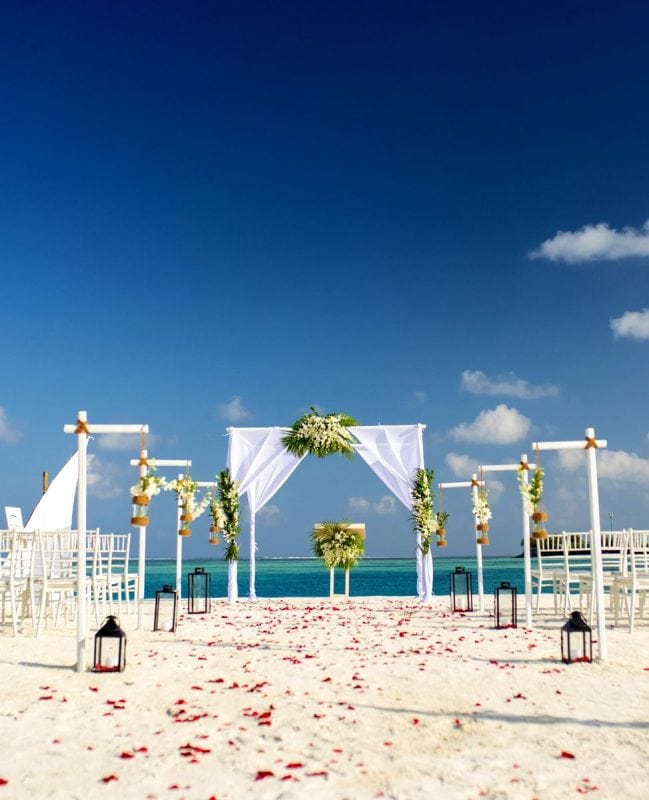 OZEN LIFE Maadhoo 5 Setting for a wedding
